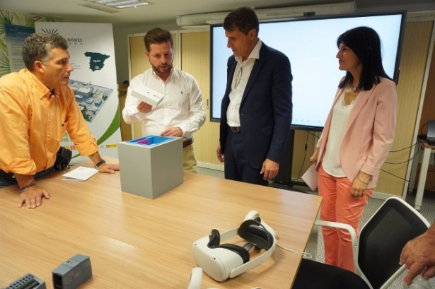Visita de Pedro Fernández a las oficinas del proyecto del acelerador de partículas (DELEGACIÓN DEL GOBIERNO EN ANDALUCÍA)