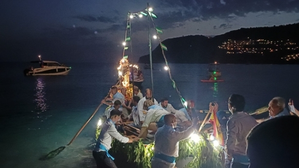 Procesión marítima de la Virgen del Carmen (AYTO. ALMUÑÉCAR) Procesión marítima de la Virgen del Carmen (AYTO. ALMUÑÉCAR)