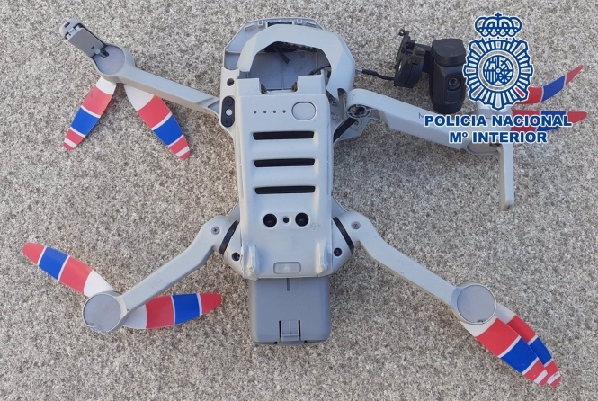 Dron intervenido en Granada tras chocar contra el muro de un carmen. (POLICÍA NACIONAL)