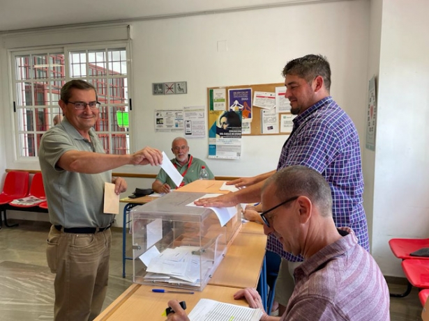 Entrena ejerce su derecho al voto (PSOE) Entrena ejerce su derecho al voto (PSOE)