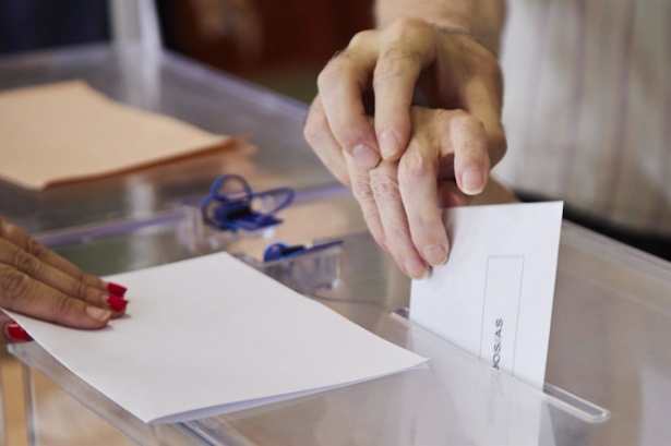 Un voto para el Congreso de los Diputados (JOAQUIN CORCHERO - EUROPA PRESS) Un voto para el Congreso de los Diputados (JOAQUIN CORCHERO - EUROPA PRESS)