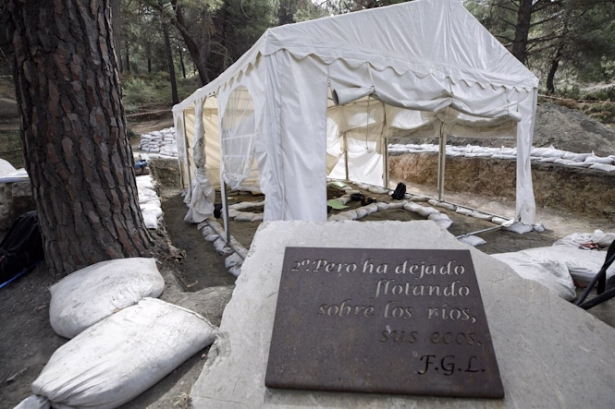 exhumaciones en el barranco de Víznar (ÁLEX CÁMARA - EUROPA PRESS)