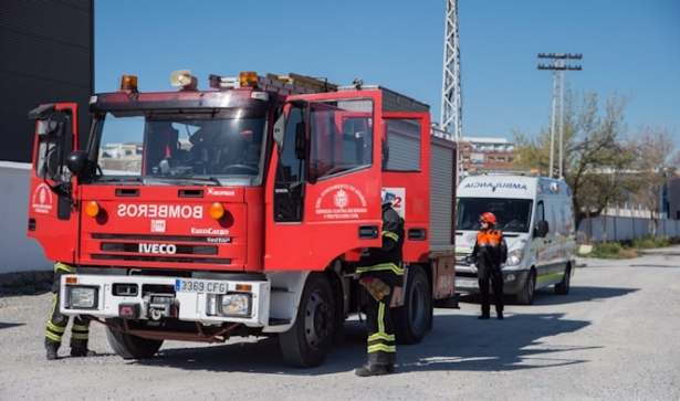 Imagen de archivo de efectivos de Bomberos y sanitarios (EMERGENCIAS 112) 