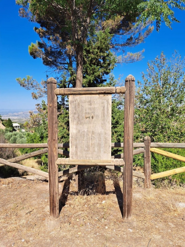Lugar en el que estaba la placa en La Colonia - GRANADA ABIERTA