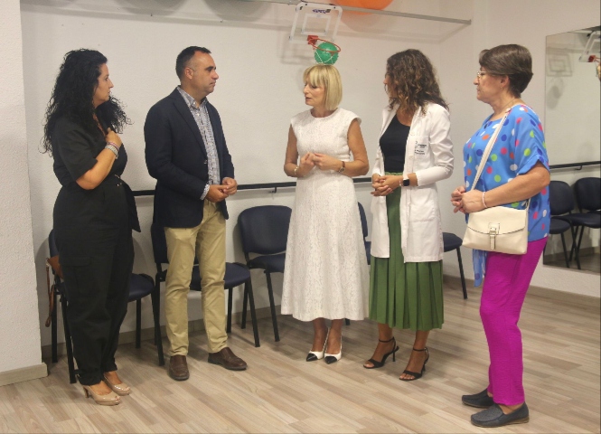 Imagen de la visita a la Asociación de Parkinson (DIPGRA) 