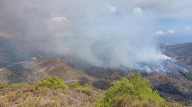Incendio forestal declarado en término de Almuñécar, este pasado miércoles (PERFIL DEL INFOCA EN LA RED SOCIAL X)