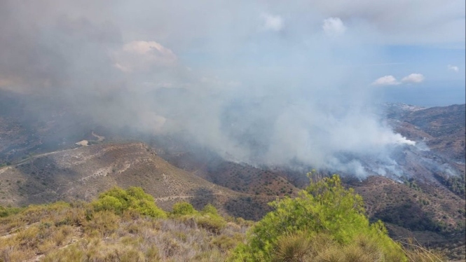 Incendio forestal declarado en término de Almuñécar, este pasado miércoles (PERFIL DEL INFOCA EN LA RED SOCIAL X) 