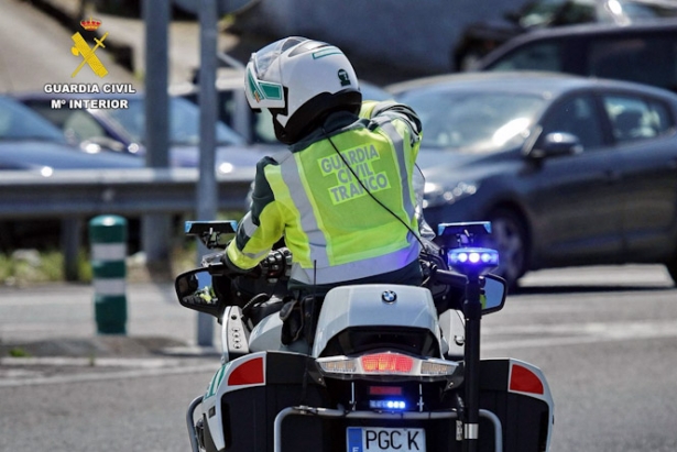 Agente de tráfico de la Guardia Civil (GUARDIA CIVIL) Agente de tráfico de la Guardia Civil (GUARDIA CIVIL)