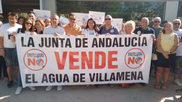Concentración contra la embotelladora de Cijancos (POR ANDALUCÍA)