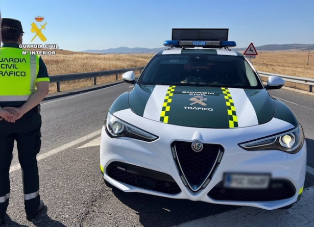 Un guardia civil en un control (GUARDIA CIVIL) Un guardia civil en un control (GUARDIA CIVIL)