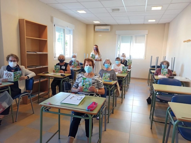 Escuela de Adultos de Otura durante la pandemia. (AYTO. OTURA)