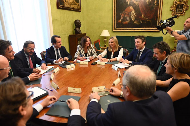 Reunión de trabajo entre Junta y Ayuntamiento de Granada (PERFIL DE ROCÍO DÍAZ EN LA RED SOCIAL `X`)