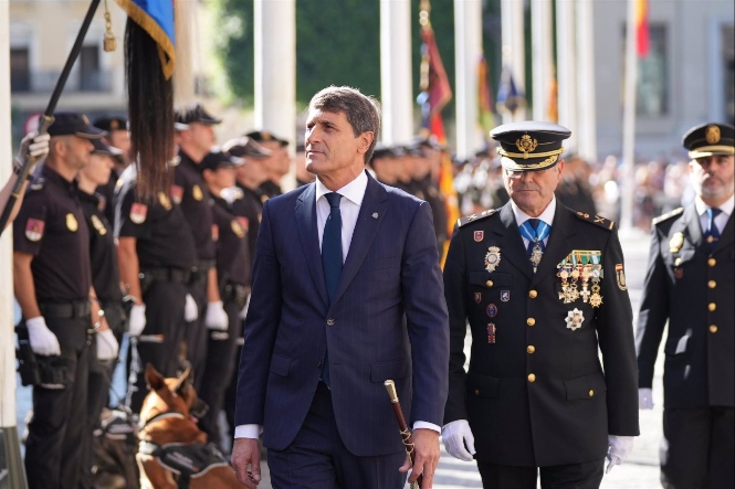 El delegado del Gobierno en Andalucía, Pedro Fernández, en los actos de celebración del Patrón de la Policía Nacional (MARÍA JOSÉ LÓPEZ /EUROPA PRESS) 