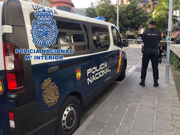 Policía Nacional en Granada (POLICÍA NACIONAL) Policía Nacional en Granada (POLICÍA NACIONAL)