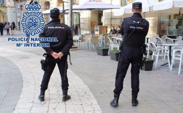 Agentes de la Policía Nacional (POLICÍA NACIONAL) Agentes de la Policía Nacional (POLICÍA NACIONAL)