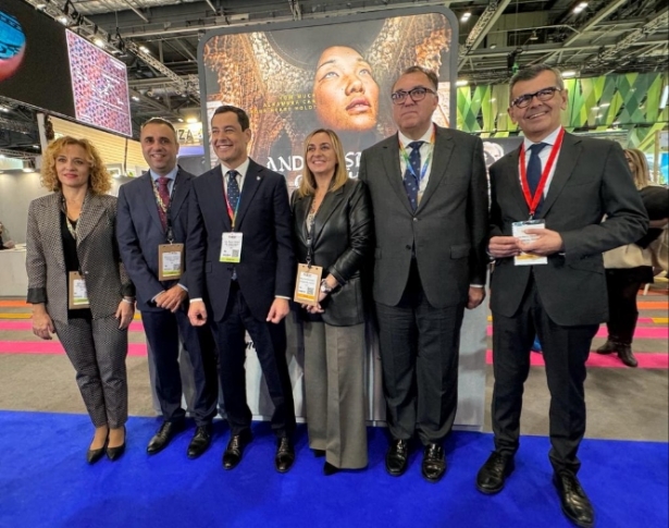 Juanma Moreno con la, delegación granadina en World Travel Market (DIPGRA) 