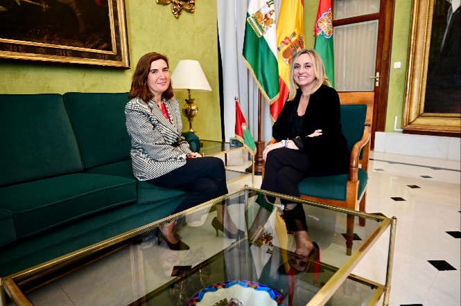 Reunión entre Rocío Blanco y Marifrán Carazo (AYTO. GRANADA) 