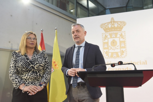 El portavoz del Equipo de Gobierno Provincial, Nicolás Navarro y  la diputada de Economía, Ana María Molina (DIPGRA)