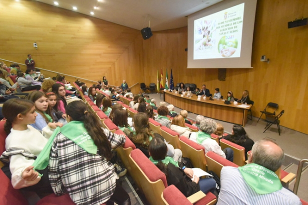 Escolares de la provincia han visitado Diputación (DIPGRA)