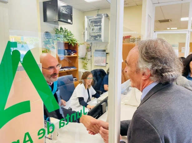 El Delegado de Salud ha visitado el Centro de Salud de Ogíjares (JUNTA) El Delegado de Salud ha visitado el Centro de Salud de Ogíjares (JUNTA)