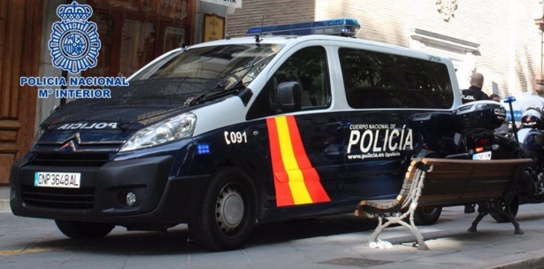 Vehículo de la Policía Nacional (POLICÍA NACIONAL) Vehículo de la Policía Nacional (POLICÍA NACIONAL)
