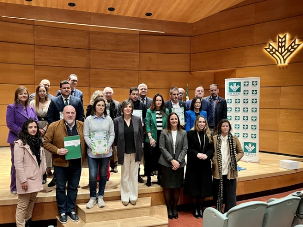 Foto de familia de los nuevos municipios (FUNDACIÓN CAJA RURAL)