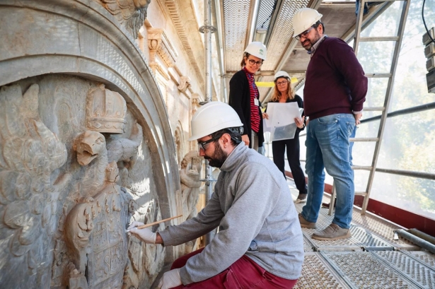 La Alhambra emprende la restauración del pilar de Carlos V (PATRONATO DE LA ALHAMBRA/LUCÍA RIVAS VILLA) La Alhambra emprende la restauración del pilar de Carlos V (PATRONATO DE LA ALHAMBRA/LUCÍA RIVAS VILLA)