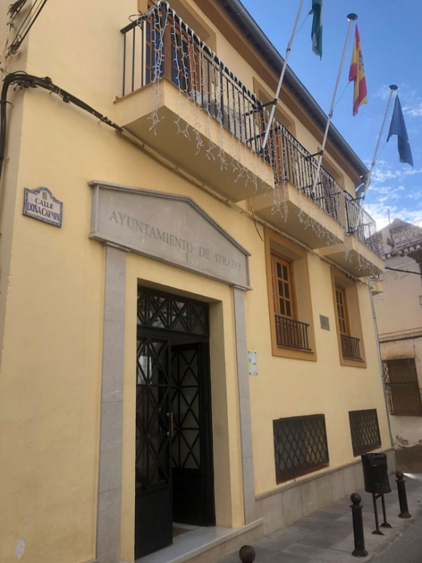 Fachada del Ayuntamiento de Ítrabo (PP)