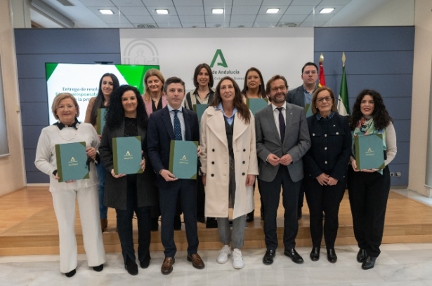 Entrega de las ayudas (JUNTA)