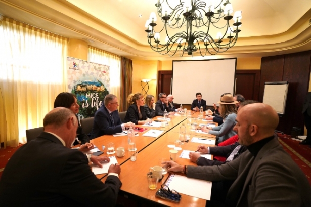 Imagen de la reunión (DIPGRA)