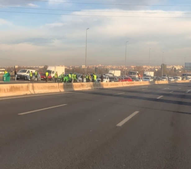 Autovía cortada por agricultores (GRN)