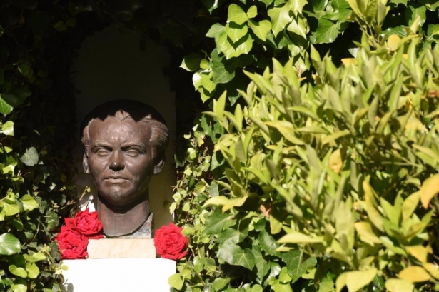 Busto de Federico García Lorca en el patio de su Museo Casa Natal, en imagen de archivo (DIPUTACIÓN DE GRANADA) Busto de Federico García Lorca en el patio de su Museo Casa Natal, en imagen de archivo (DIPUTACIÓN DE GRANADA)
