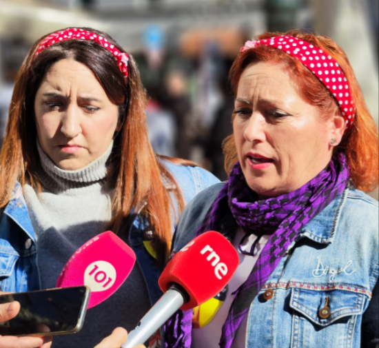 Mari Carmen Pérez y Ángela Rodríguez (IU)