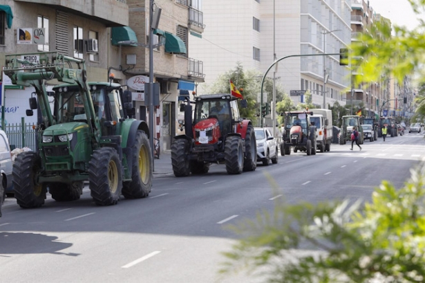 Tractorada en Granada. Archivo (ÁLEX CÁMARA - EUROPA PRESS)