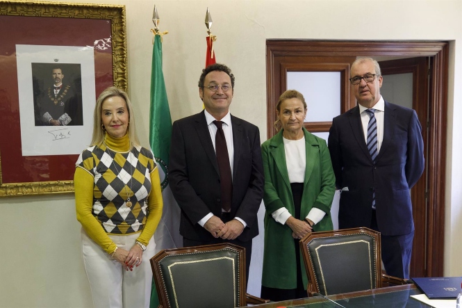 Pedro Javier Jiménez Lafuente (derecha) en la última visita del fiscal general del Estado, Álvaro García Ortiz (ÁLEX CÁMARA / EUROPA PRESS)