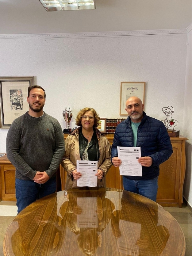 Firma del acuerdo (AYTO. FUENTE VAQUEROS) Firma del acuerdo (AYTO. FUENTE VAQUEROS)