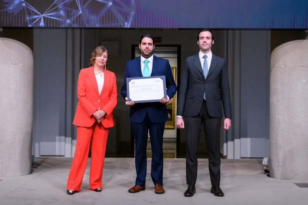 Fátima Díez Platas, presidenta de la Sociedad Internacional Humanidades Hispánicas; Jorge Rouco Collazo, autor de la tesis premiada; y Juan Pujol, Adjunto al Director de la Fundación BBVA (FUNDACIÓN BBVA) Fátima Díez Platas, presidenta de la Sociedad Internacional Humanidades Hispánicas; Jorge Rouco Collazo, autor de la tesis premiada; y Juan Pujol, Adjunto al Director de la Fundación BBVA (FUNDACIÓN BBVA)