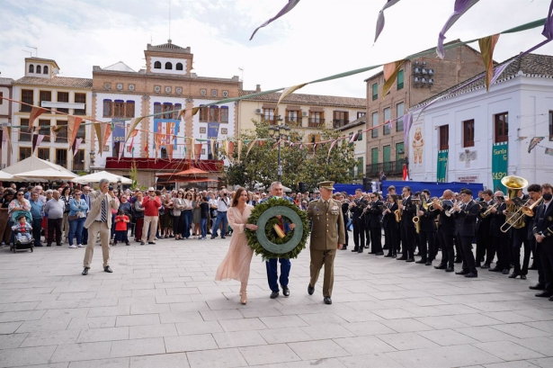 La consejera de Fomento, Rocío Díaz, en el acto conmemorativo del 532º aniversario de las Capitulaciones de Santa Fe (ARSENIO ZURITA) La consejera de Fomento, Rocío Díaz, en el acto conmemorativo del 532º aniversario de las Capitulaciones de Santa Fe (ARSENIO ZURITA)