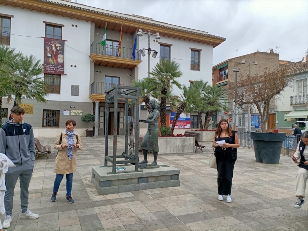 Monopoly de La Zubia diseñado por los jóvenes del IES Trevenque (AYTO. LA ZUBIA) Monopoly de La Zubia diseñado por los jóvenes del IES Trevenque (AYTO. LA ZUBIA)