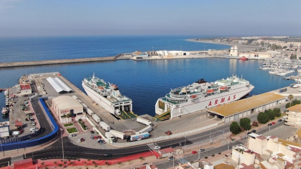 Ferris atracados en los muelles del Puerto de Motril (PUERTO DE MOTRIL) Ferris atracados en los muelles del Puerto de Motril (PUERTO DE MOTRIL)