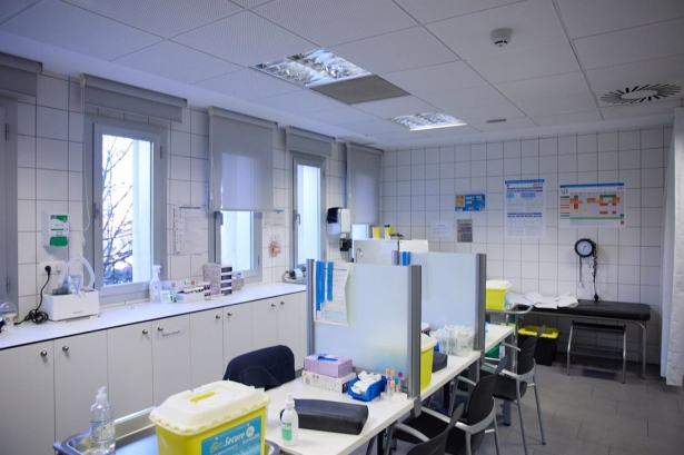 Imagen de archivo de una sala de análisis en el centro de salud (JESÚS HELLÍN - EUROPA PRESS) Imagen de archivo de una sala de análisis en el centro de salud (JESÚS HELLÍN - EUROPA PRESS)