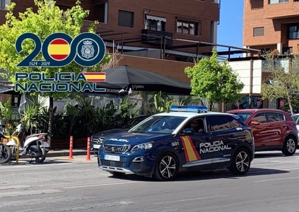 Vehículo de la Policía Nacional (POLICÍA NACIONAL) Vehículo de la Policía Nacional (POLICÍA NACIONAL)