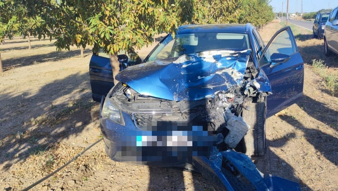 Uno de los vehículos afectados.(POLICÍA LOCAL DE ÍLLORA)