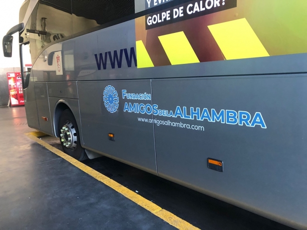 Imagen del autobus (FUNDACIÓN AMIGOS DE LA ALHAMBRA) Imagen del autobus (FUNDACIÓN AMIGOS DE LA ALHAMBRA)