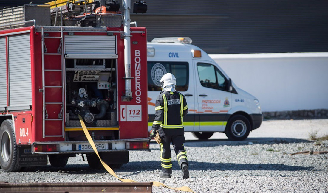 Efectivos de Bomberos durante una actuación en imagen de archivo (EMERGENCIAS 112 ANDALUCÍA)