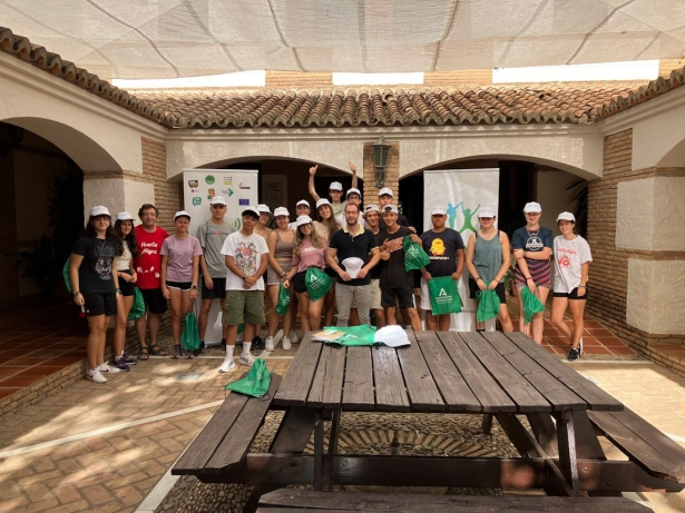 Participantes en el campamento de voluntariado (JUNTA) Participantes en el campamento de voluntariado (JUNTA)
