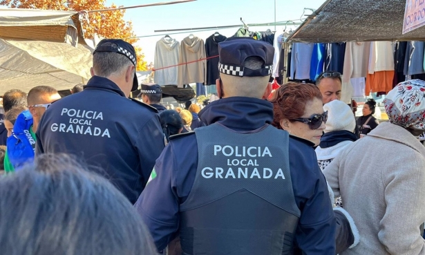 Agentes de la Policía Local de Granada, en imagen de archivo (EUROPA PRESS) Agentes de la Policía Local de Granada, en imagen de archivo (EUROPA PRESS)