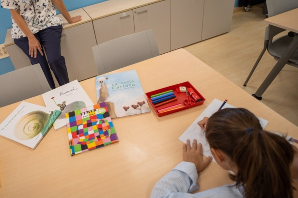 El Hospital Virgen de las Nieves inicia el curso escolar en las aulas hospitalarias (JUNTA DE ANDALUCÍA)