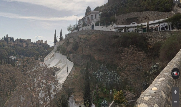 Imagen del Barranco de los Naranjos en Granada en el que se ha precipitado un hombre herido tras caer sobre el tejado de una casa (112 ANDALUCÍA) Imagen del Barranco de los Naranjos en Granada en el que se ha precipitado un hombre herido tras caer sobre el tejado de una casa (112 ANDALUCÍA)