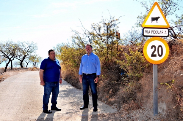 El delegado territorial de Sostenibilidad y Medio Ambiente, Manuel Francisco García, junto con el alcalde de Murtas, José Miguel Romera (JUNTA DE ANDALUCÍA) El delegado territorial de Sostenibilidad y Medio Ambiente, Manuel Francisco García, junto con el alcalde de Murtas, José Miguel Romera (JUNTA DE ANDALUCÍA)